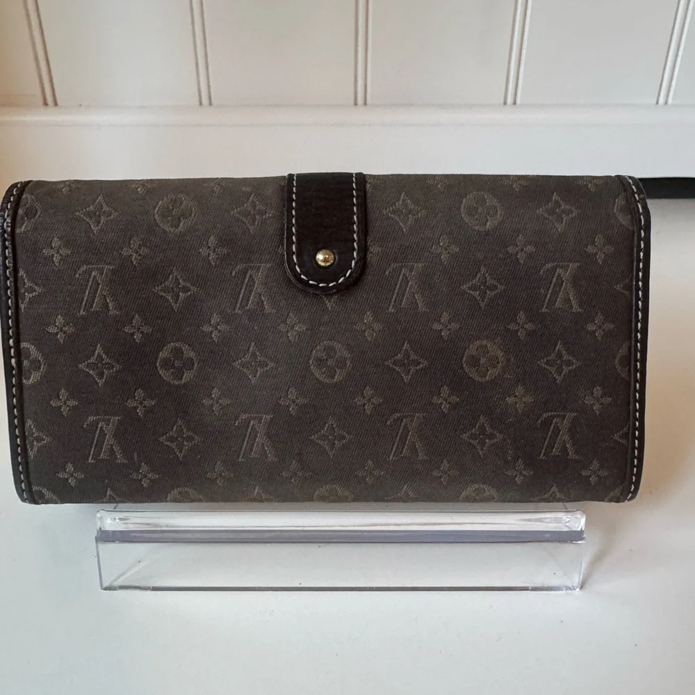 Louis Vuitton Women’s Brown Monogram Idyll Canvas and Leather Sarah Wallet - Picture 2 of 15